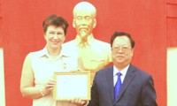 Памятная медаль «Ради мира и дружбы между народами» вручена директору РЦНК в Ханое